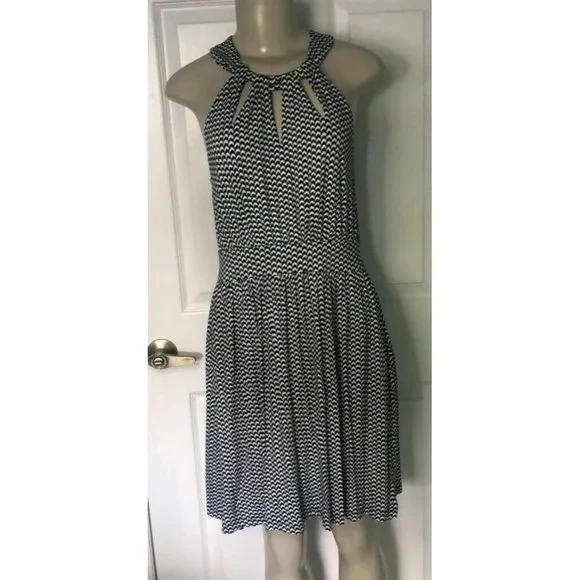 A New Approach Dress Black And White Patterned Dress - Picture 3 of 9